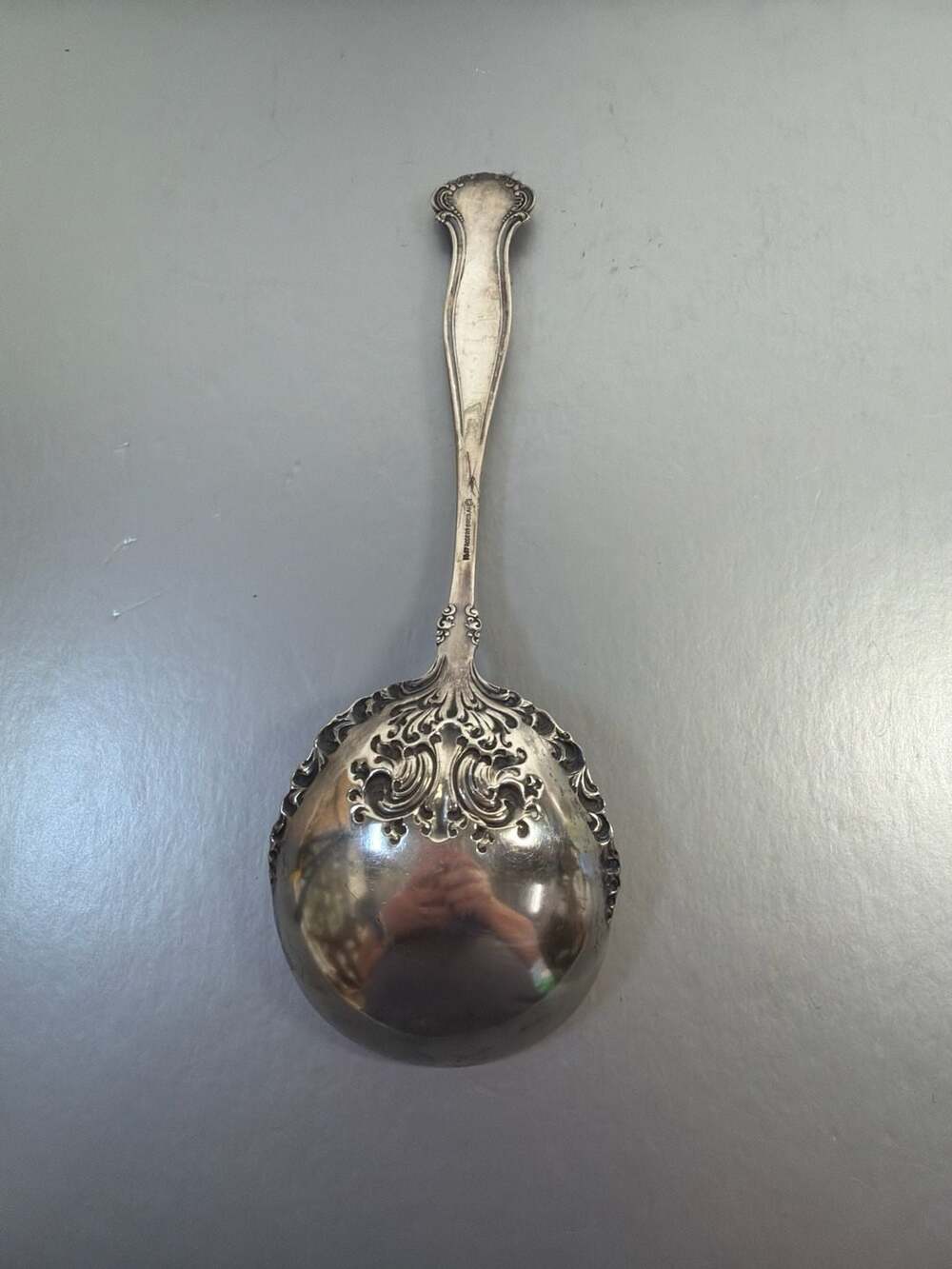 1847 Rogers Bros Avon Pattern Silverplate Berry Serving Spoon 9" - Picture 4 of 6